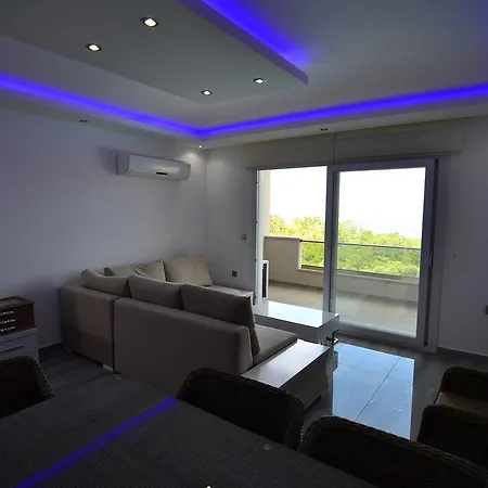 Tropicana 3 Bed Lejlighed Akbük