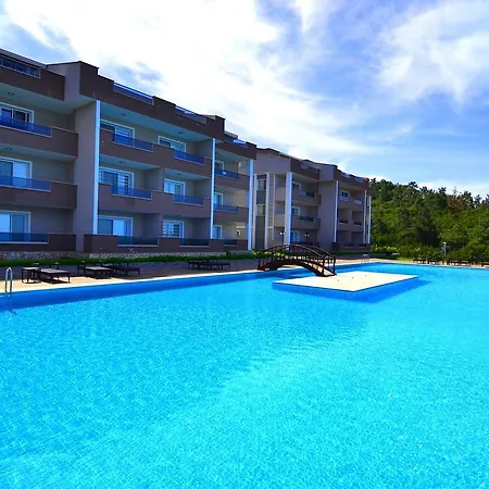 Tropicana 3 Bed Apartment *